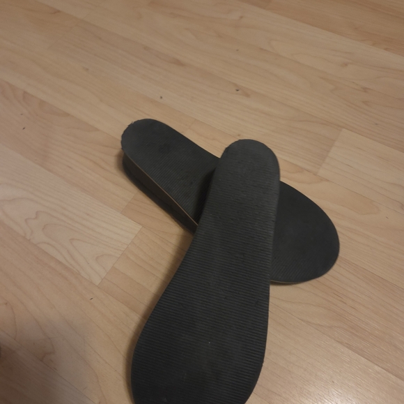 Simple gray flip flops - Picture 5 of 5